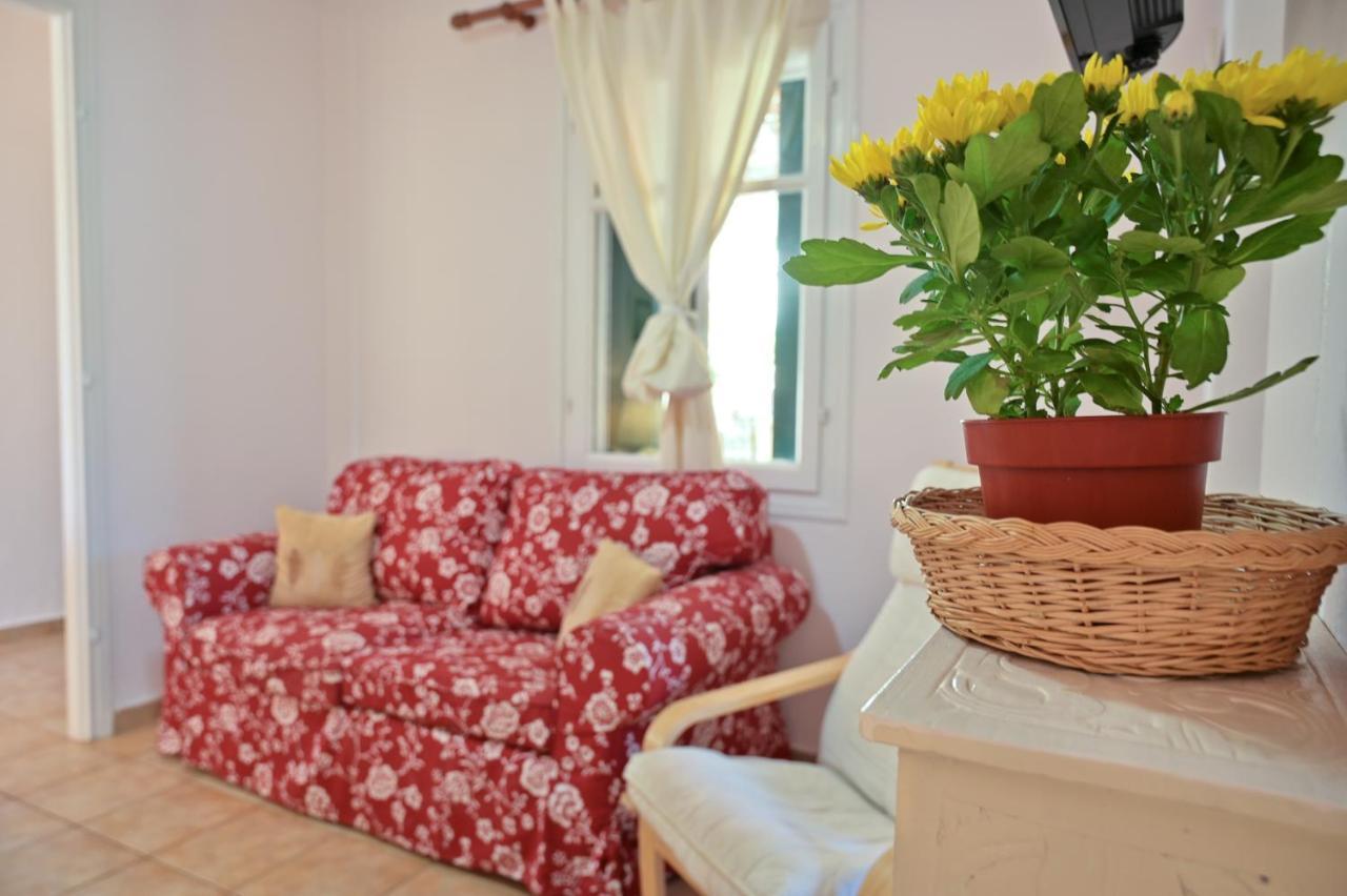 Villa Ireni Waterfont ฟิสคาร์โด ภายนอก รูปภาพ