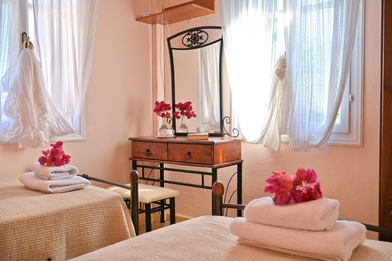 Villa Ireni Waterfont ฟิสคาร์โด ภายนอก รูปภาพ