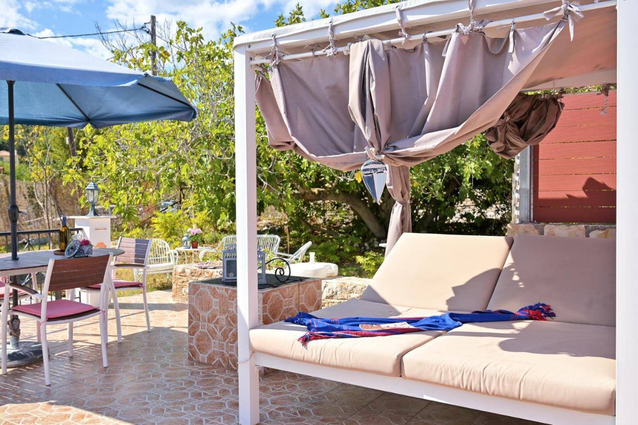 Villa Ireni Waterfont ฟิสคาร์โด ภายนอก รูปภาพ